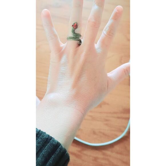 *Clearance* Unisex Snake Ring (Size 4) - Picture 3 of 3